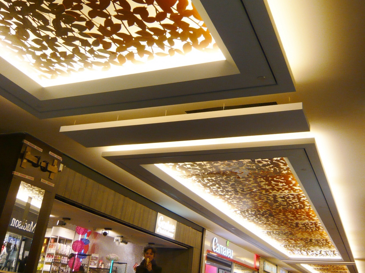 SHOPPING MALL CASINO BELLEFEUILLE