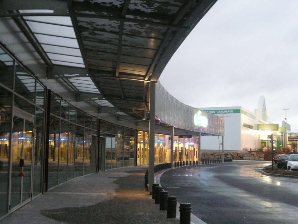 SHOPPING MALL GÉANT CASINO BESANÇON